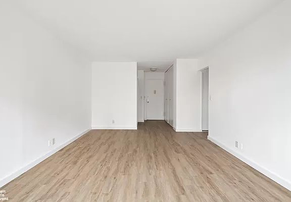 4th image of 400 E 54th St APT 19D