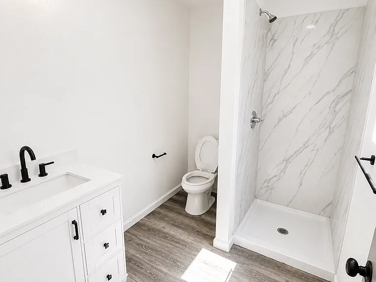 224 W G St #B — Photo 3