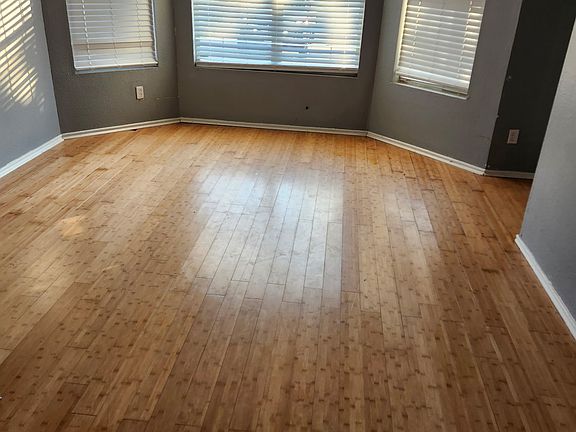 5th image of 302 Runnells St