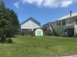 916 Carolina Sands Dr, Carolina Beach, NC 28428