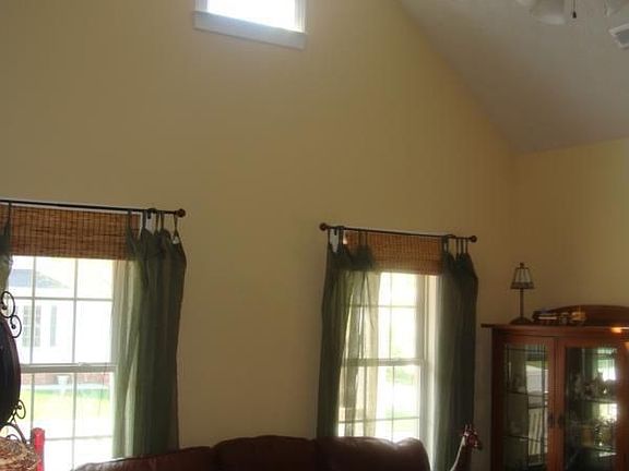 3rd image of 208 Wyndhurst Dr