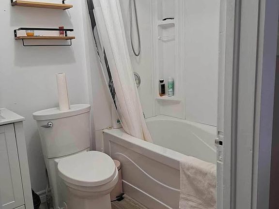4th image of 207 Kathleen Ave Room 3