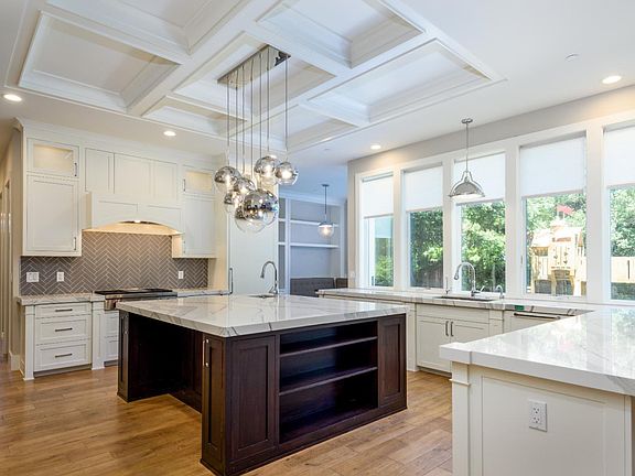 4th image of 33 Iris St