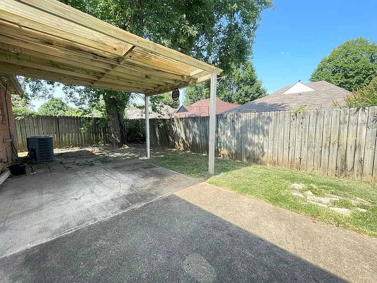 5884 Alexandria Ln — Photo 10