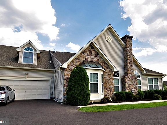 2nd image of 377 Shady Brook Dr