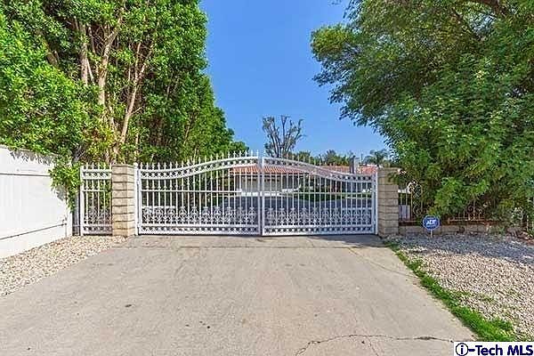 1st image of 8627 Lasaine Ave