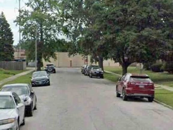 Exterior Neighborhood (street photo)
