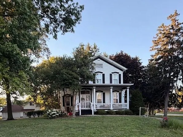16 NW 3rd St, Galva, IL 61434