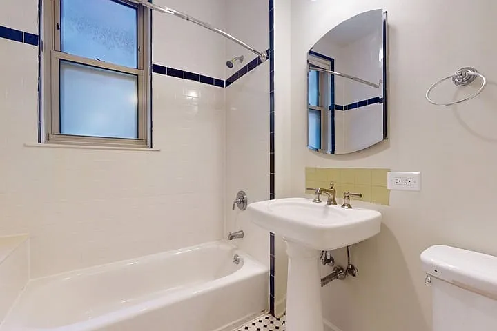 1413-15 E. 57th — Photo 10