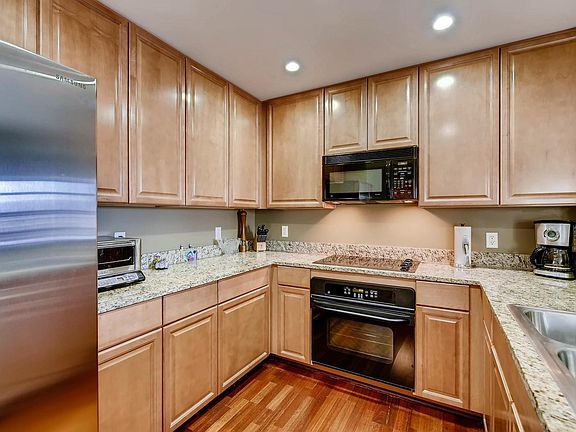 4th image of 925 N Lincoln St #11ES