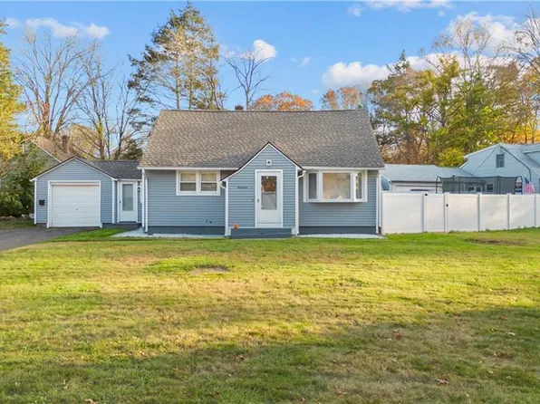 17 Beechwood Drive, Wallingford, CT 06492