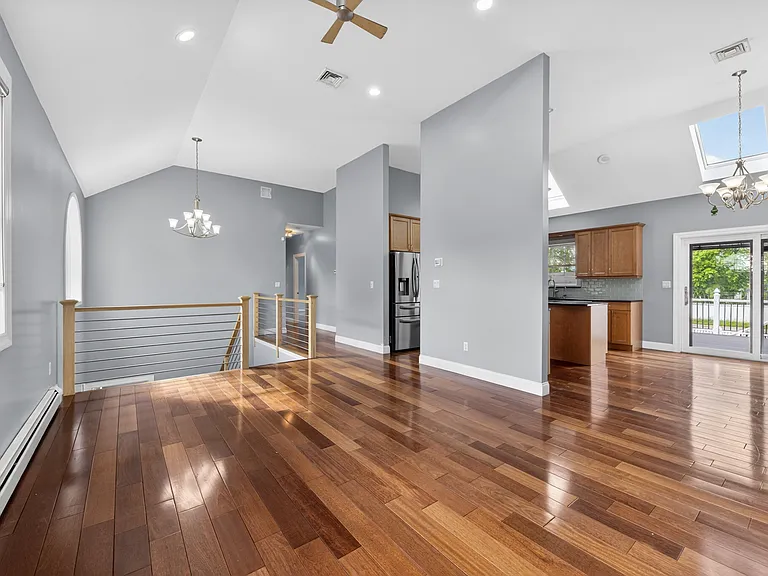 19 Hilltop Pl — Photo 4