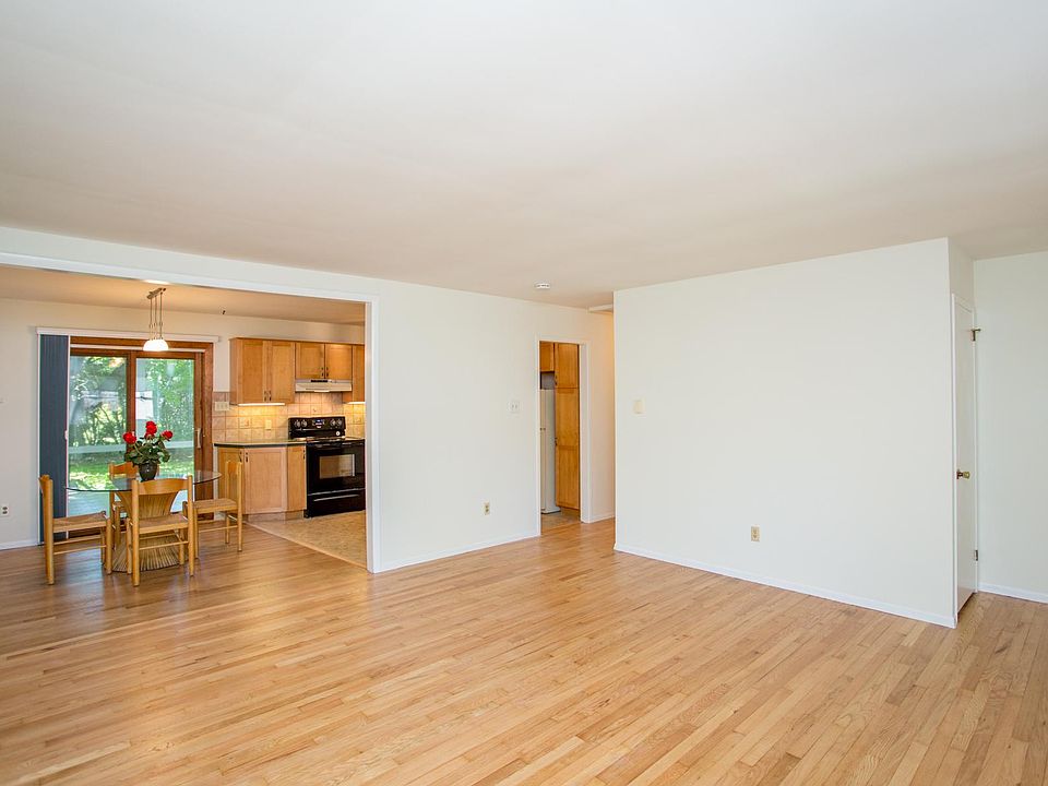 18 Belmont Sq, Doylestown, PA 18901 Zillow