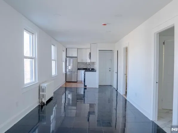 9066 Palisade Plaza image 3 of 6