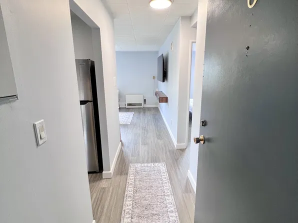 180 Tecumseh Rd E #6, Windsor, ON N8X 2P8