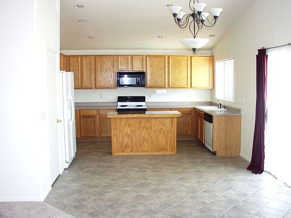 Large Upgraded kitchen