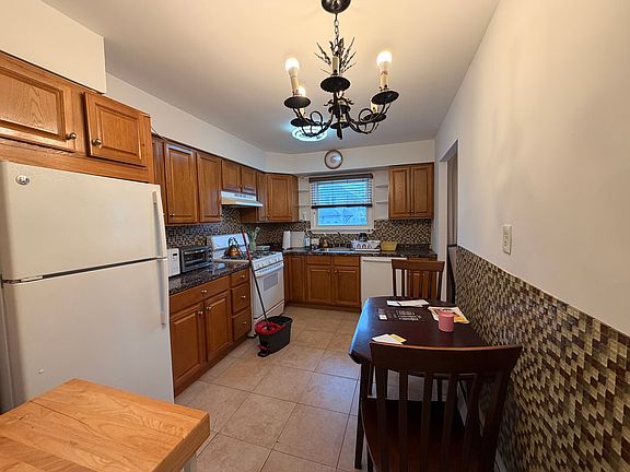 4th image of 3832 Atlantic Ave