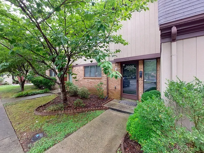 3 bed, 2.5 bath, 1307 sqft, $1,795 — Photo 2