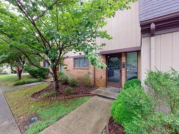 2nd image of 1008 N Green Dr