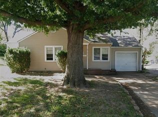 300 9th St, Warrensburg, MO 64093