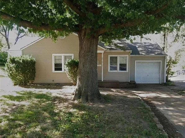 300 9th St, Warrensburg, MO 64093