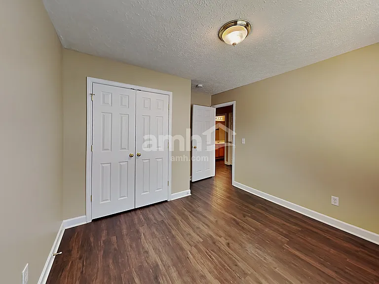 8028 Meadowview Ln — Photo 15