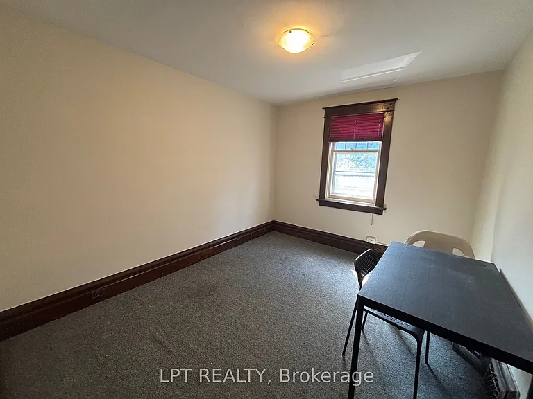 322 Waverley St W — Photo 10