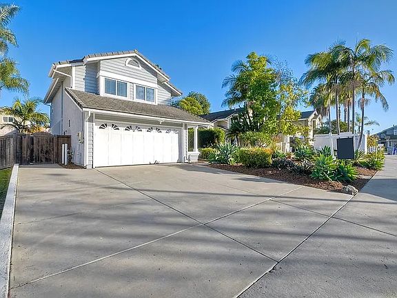 3rd image of 2136 Madiera Dr