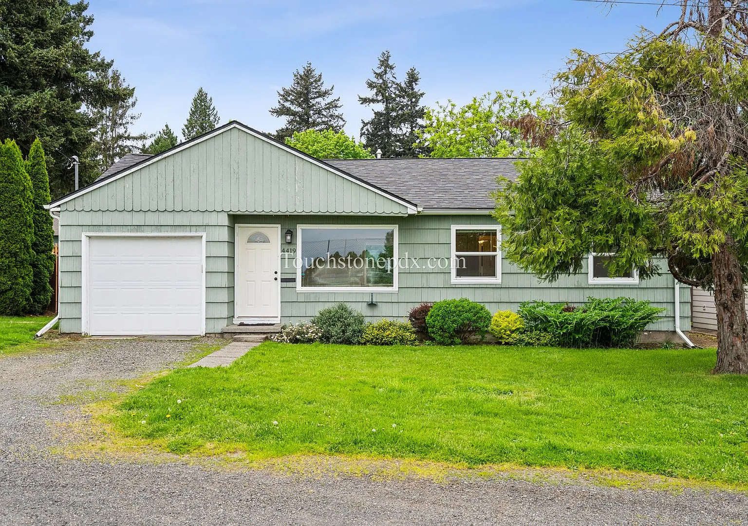 Updated NE Portland Home w/Fenced Yard and Upgrades! — Photo 2