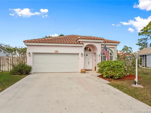 121 Woodlake Cir, Greenacres, FL 33463