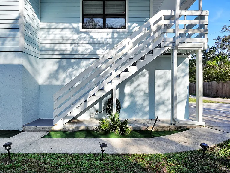 16 Ewing St #A — Photo 35