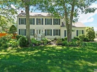 2 Doyle Ct, Lake Grove, NY 11755