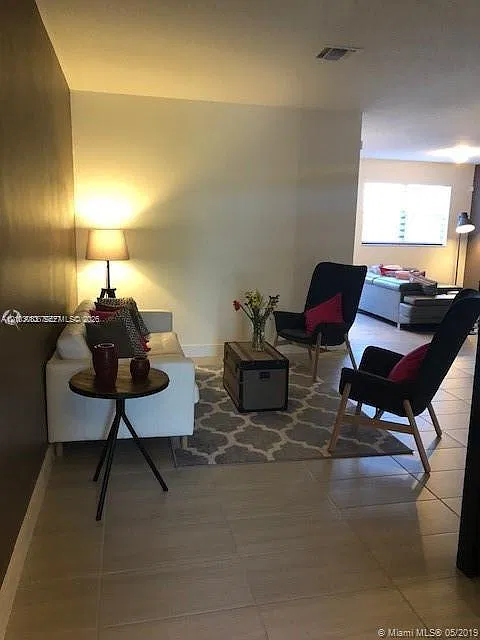 10552 NW 78th Ter — Photo 2