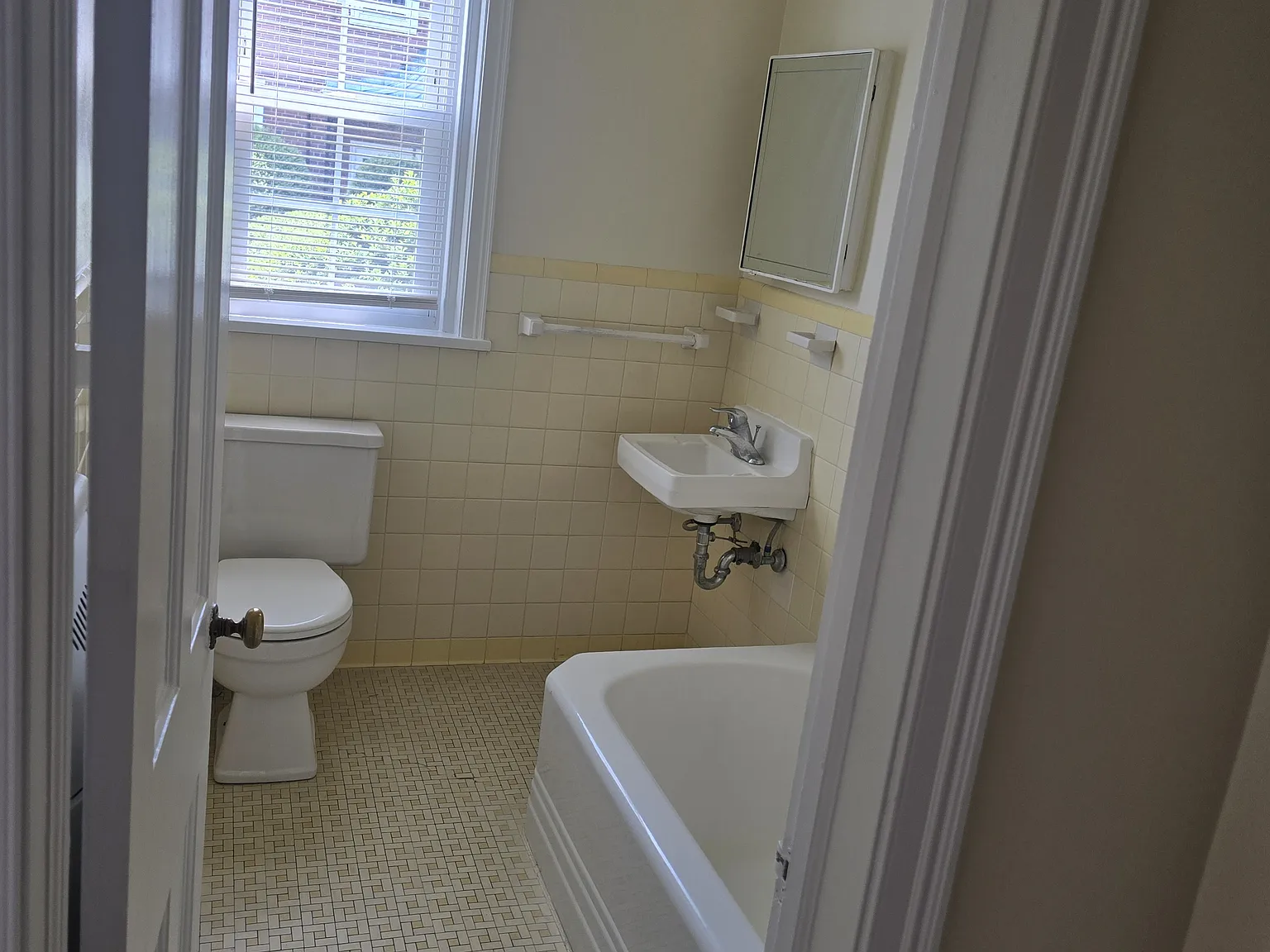 240 Highland Ave — Photo 2