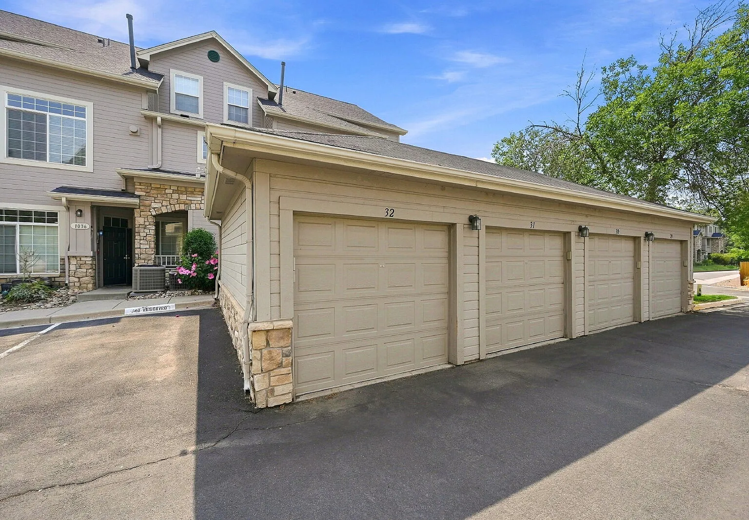 2 bed, 2.5 bath, 1316 sqft, $1,931 — Photo 3