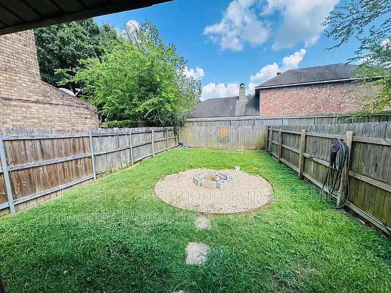 2343 Robley Dr — Photo 15