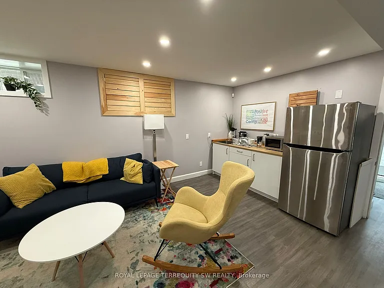 2134 Dundas St W #1 — Photo 9