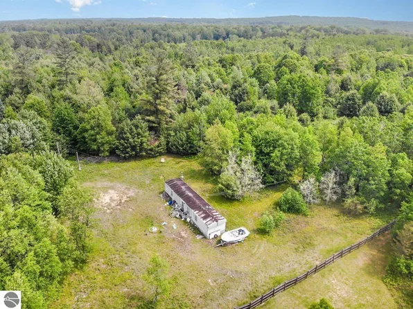 2167 Strawberry Ave, Lake, MI 48632