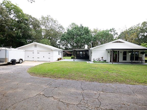 Side View, Patio, Garage