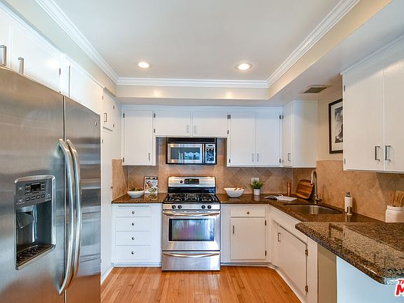 3rd image of 1328 Havenhurst Dr APT 209