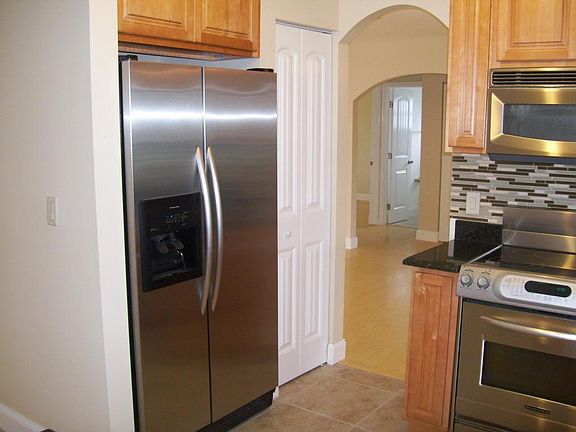 4th image of 756 SE Degan Dr