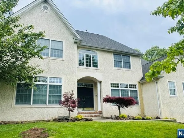 8 Pring Ct, West Orange, NJ 07052
