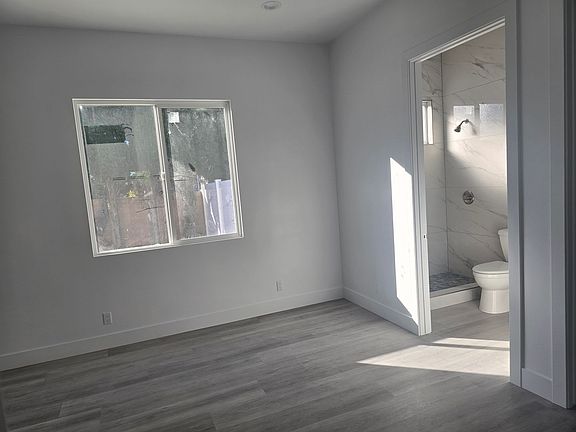 4th image of 10576 Parliament Ave