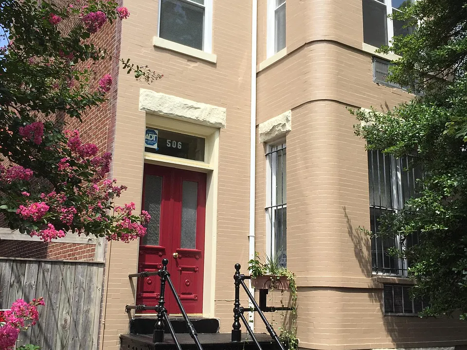 506 A St NE