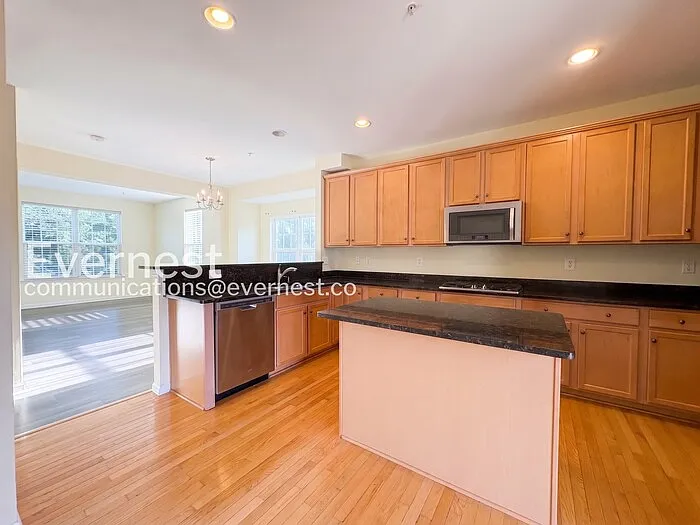 3 bed, 3.0 bath, 2296 sqft, $2,745 — Photo 4