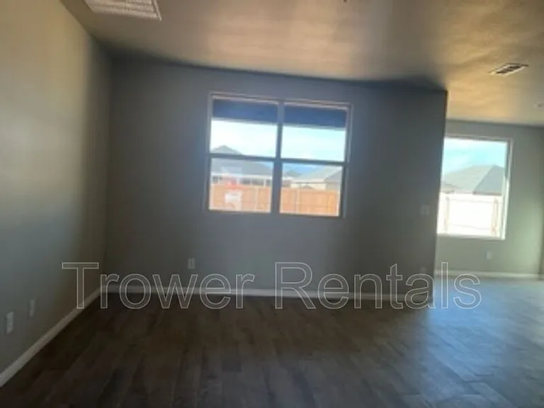 1902 Twin Falls Dr — Photo 4