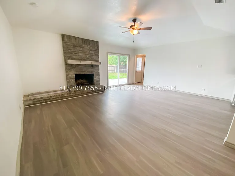 203 Shady Oaks Cir — Photo 2