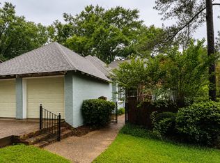 33 Camellia Ct, Hattiesburg, MS 39402
