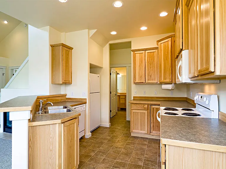 3892 Equestrian Ln — Photo 9
