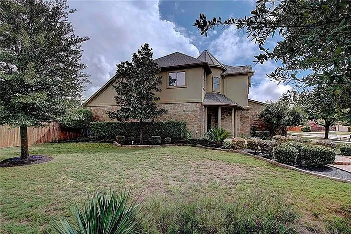 4 bed, 3.5 bath, 3560 sqft, $3,295 — Photo 3